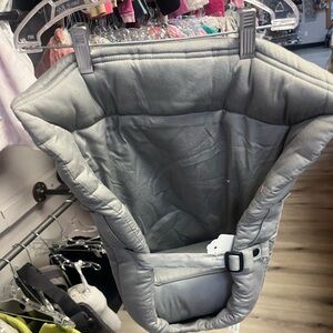 Ergobaby Easy Snug Infant Insert in grey.